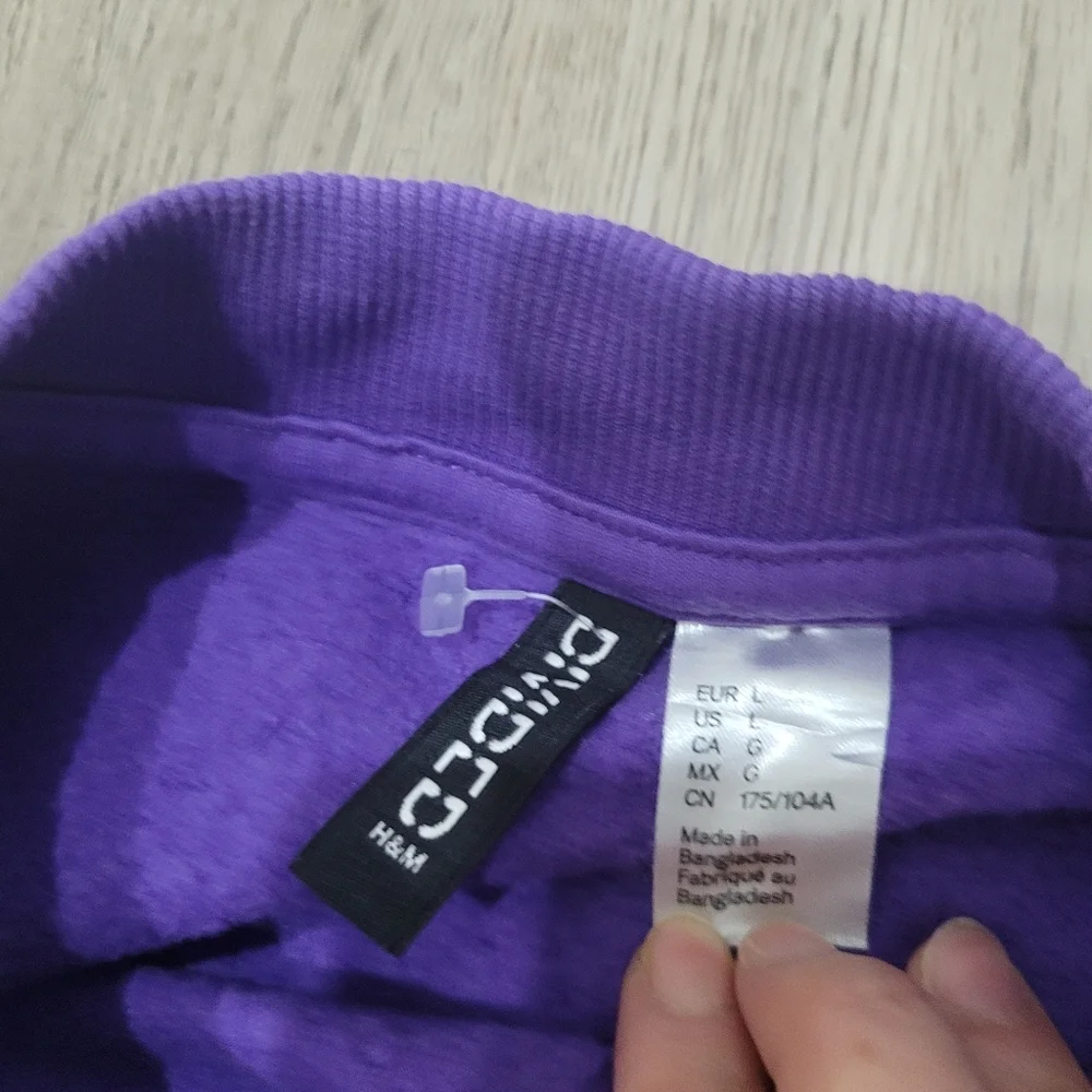H&M Alaska Ski Resort Graphic Purple Sweatshirt Top Size: Large - Picture 6 of 7